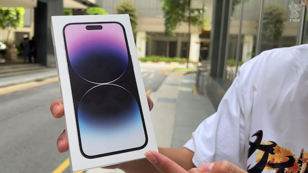 iPhone 14 Pro Max màu Tím được Vật Vờ Studio “săn” được tại ShopDunk sau nhiều lần cháy hàng